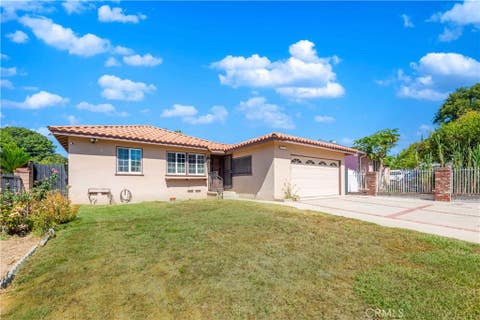 Photo of 8531 Chimineas Avenue, Northridge, CA 91325 (MLS # SR26169006)