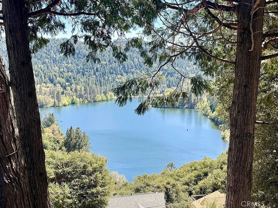 Looking for a long-term rental in a peaceful mountain setting? This beautifully updated 3-bedroom, 2-bathroom home in Crestline is now available!
Key Features:
Gorgeous Lake Views Enjoy scenic views from the living room, dining area, and
master bedroom.
Updated Featuring newer windows, flooring, and a modern
kitchen with a built-in microwave drawer.
Washer & Dryer Included Convenient indoor access to the laundry area no need to
step outside!
Spacious Outdoor patio and deck area
Fenced In Yard & Extra Storage Includes a garden shed and ample storage.
Plenty of Parking Circular driveway with space for up to 8 cars, perfect for multiple
vehicles.
Prime Location:
Nestled on two lots running street to street, this home offers both privacy and
convenience just minutes from Lake Gregory and local shops.
Available for Long-Term Rental! If you're looking for a beautiful home in the
mountains, this could be the perfect fit.
