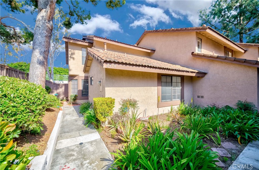 Welcome back to Sunny Ridge! This beautifully maintained end-unit home continues to offer the perfect blend of comfort, style, and convenience. With laminate wood flooring and recessed lighting throughout, the home exudes warmth and modern charm.
The spacious kitchen is ideal for those who love to cook, while the inviting living room—with its cozy fireplace—serves as the perfect gathering spot for family and friends. A flexible downstairs room can easily function as an office, playroom, or guest bedroom to suit your lifestyle.
Step outside to the private back patio, a peaceful retreat for morning coffee or evening relaxation. The Sunny Ridge community also offers wonderful amenities, including a sparkling pool and spa, creating a resort-like atmosphere right at home.
Perfectly situated near Amerige Heights Town Center, you’ll enjoy easy access to shopping, dining, and everyday conveniences. Plus, this home is located within the highly sought-after Sunny Hills School District, recognized for its top-tier education.
Lovingly cared for and move-in ready, this home offers timeless appeal and an unbeatable location—truly checking all the boxes for your next dream home.