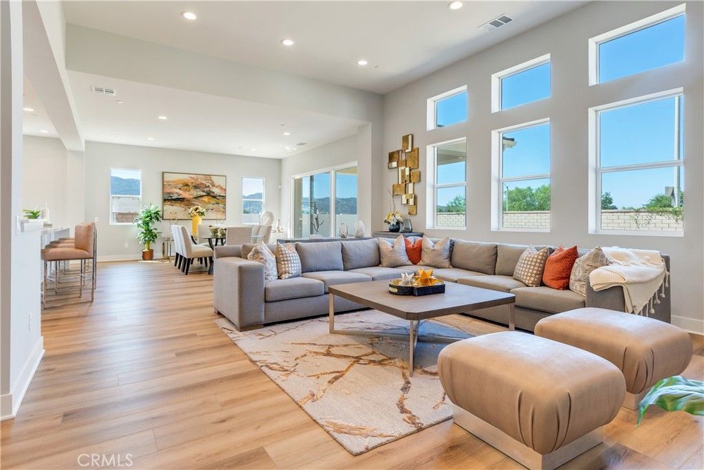 Photo of 6533 Canyon Oaks Drive, Simi Valley, CA 93063 (MLS # SR26062450)