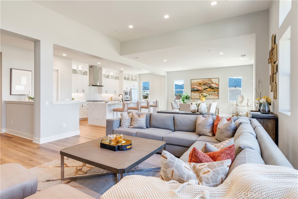 6533 Canyon Oaks Drive