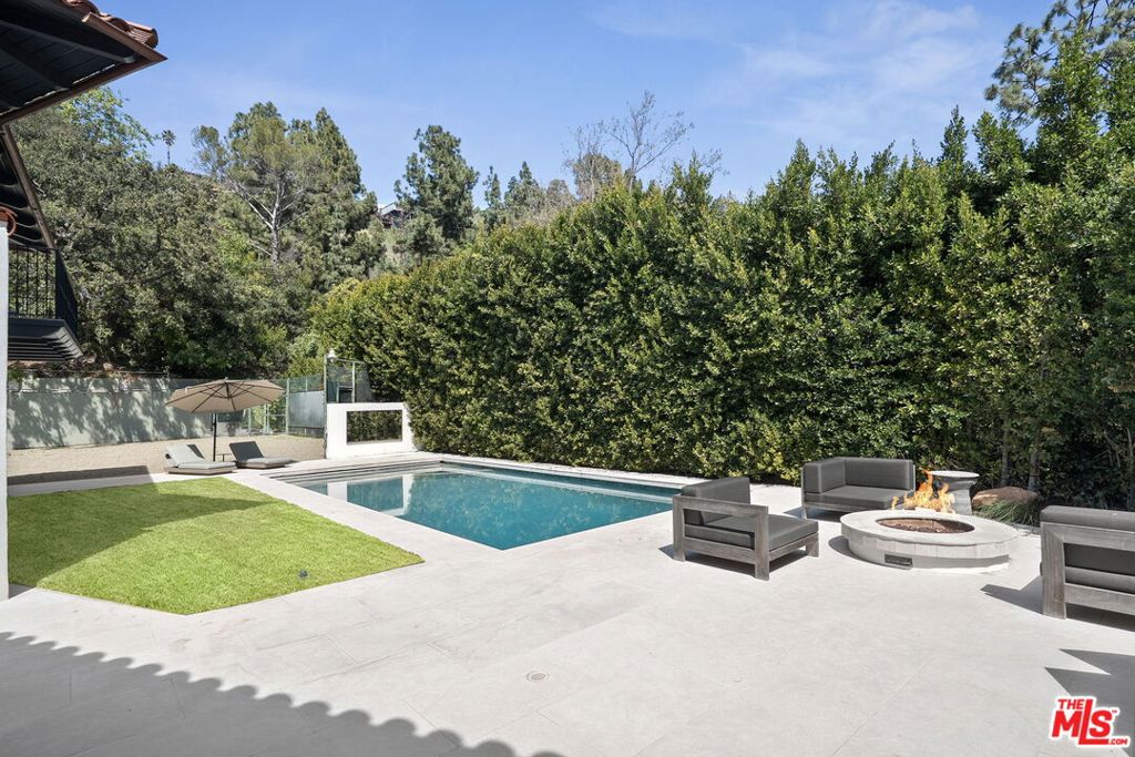 7651 Willow Glen Road