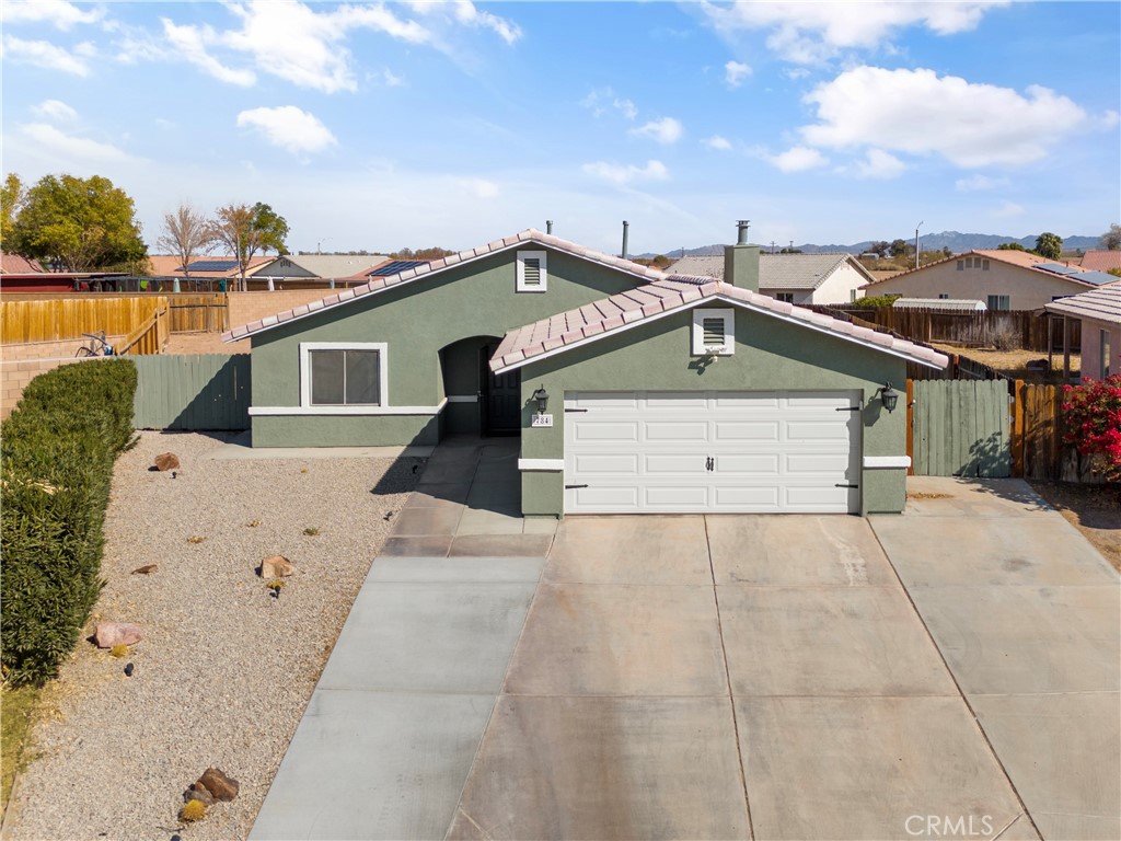 Welcome to this delightful 1,259 sqft single-family home, perfectly situated on a peaceful cul-de-sac! This 3-bedroom, 2-bathroom residence offers a harmonious blend of comfort, style, and location on a spacious 0.26-acre lot.
Inside, you’ll find a bright and open layout with minor upgrades that enhance the home’s charm and functionality. A brand-new A/C unit ensures year-round comfort, while the cozy yet functional kitchen and living spaces make this home ideal for both relaxing and entertaining.
The outdoor space offers endless possibilities, with ample room for gardening, play, or creating your dream outdoor retreat. The 2-car garage provides convenience and extra storage, rounding out this home’s many features.
Nestled on a quiet cul-de-sac, this property offers both privacy and convenience.
Don’t miss this opportunity, schedule your private showing today!