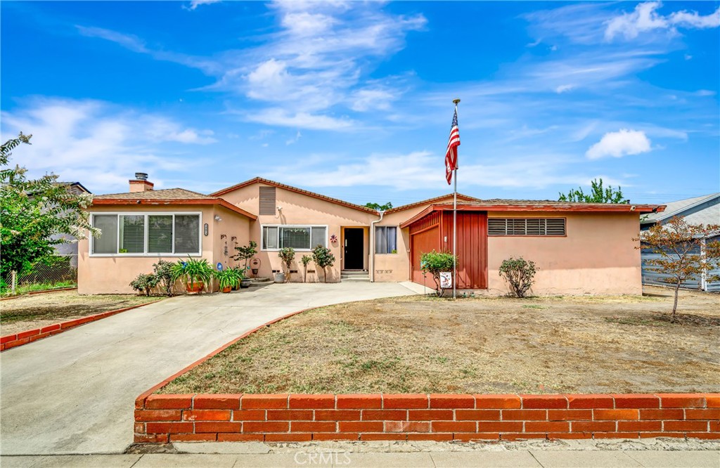 Charming 5-Bedroom, 2-Bathroom Home with ADU Potential – 2,205 Sq Ft
Step into this spacious 5-bedroom, 2-bathroom home featuring a large family room or den, perfect for relaxing or entertaining. The kitchen is generously sized and includes tile countertops and a stylish tile backsplash. With 2,205 square feet of living space, this home offers exceptional size and flexibility for the area.
One of the bathrooms has been remodeled, and the A/C unit was replaced approximately 5 years ago. The property also includes a few minor repairs such as fresh interior paint.
A permitted addition includes two bedrooms and the family area on one side of the home, making it ideal for conversion into a Junior ADU. Adding the ADU could be as simple as installing a wall, a kitchenette, and a private entrance from one side of the property.
The attached garage also presents the opportunity for a full ADU conversion, potentially allowing for three separate living units on one lot.
With its spacious layout and outstanding potential, this is a must-see property in the neighborhood.