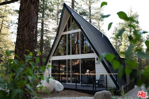 Photo of 613 Rose Hill Drive, Big Bear City, CA 92314 (MLS # 26671071)