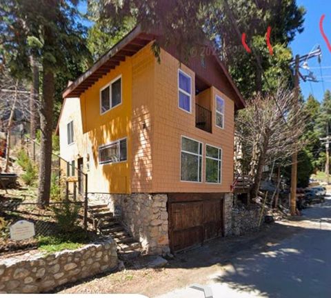 Photo of 754 Golden, Lake Arrowhead, CA 92352 (MLS # CV25262915)