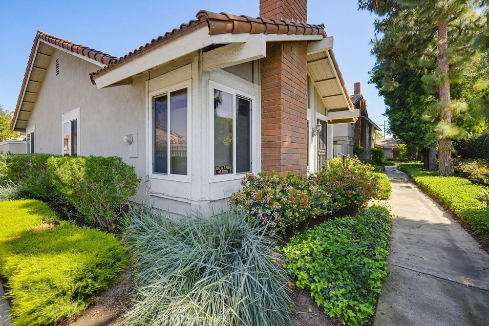 5595 Tiffany Ave