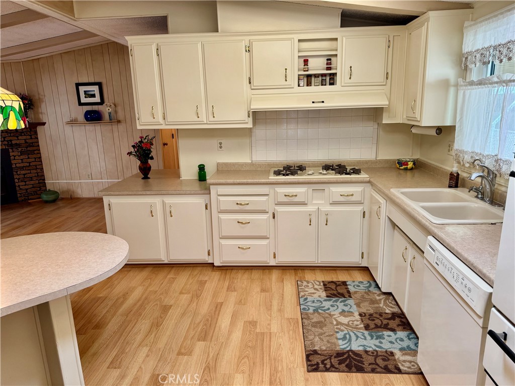 5200 Irvine Blvd 123