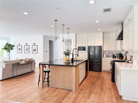 Photo of 28524 Songbird Way, Saugus, CA 91350 (MLS # SR25148669)