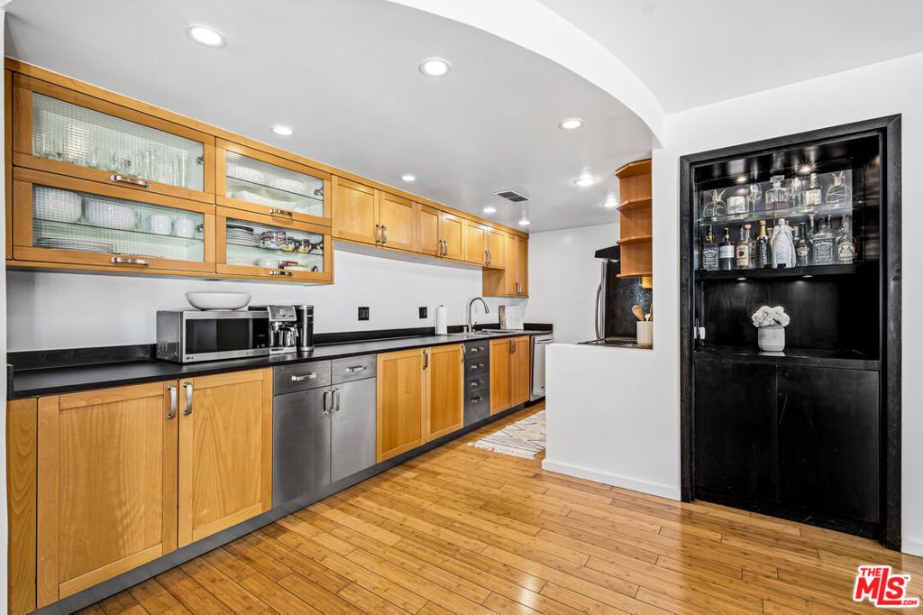 Photo of 970 Palm Avenue #101, West Hollywood, CA 90069 (MLS # 25613257)