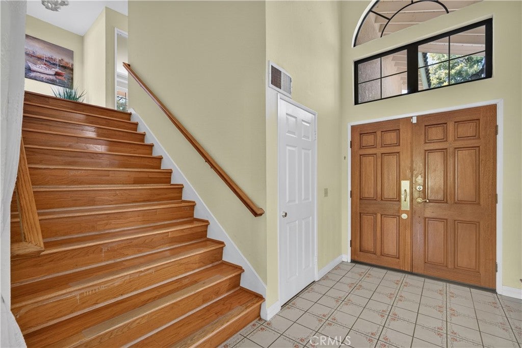 3133 E Hillside Drive