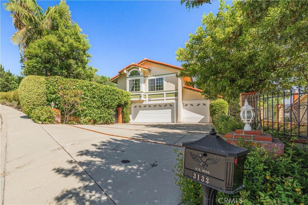 3133 E Hillside Drive