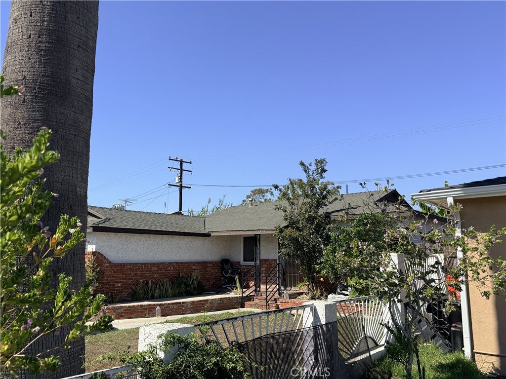 717 E Santa Rita