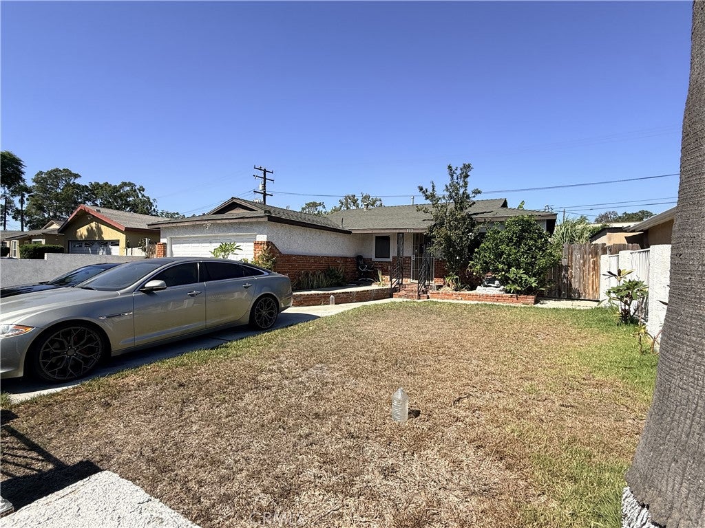 717 E Santa Rita