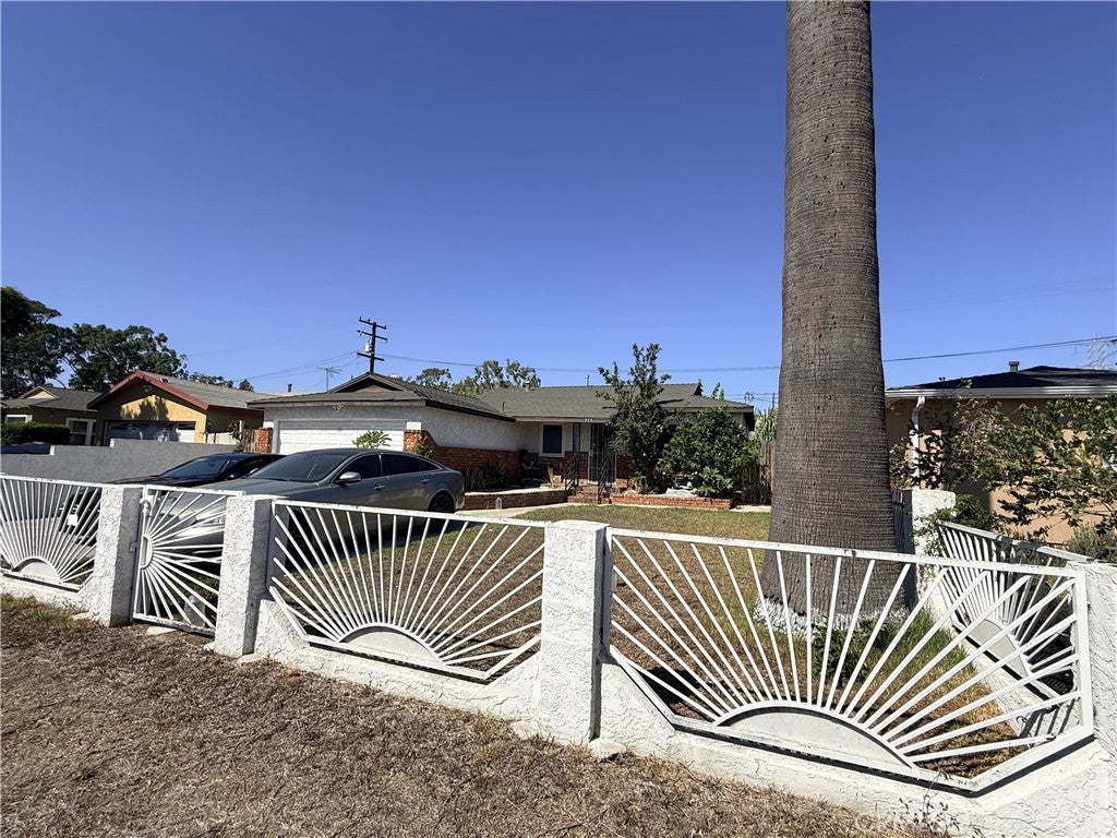 717 E Santa Rita