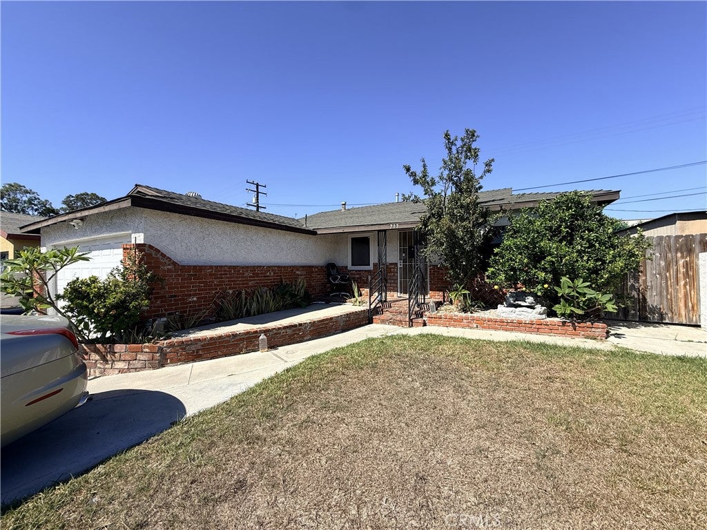717 E Santa Rita