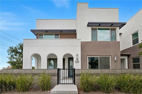 Photo of 3520 E Peckham Paseo #6, Ontario, CA 91761 (MLS # MB25222000)