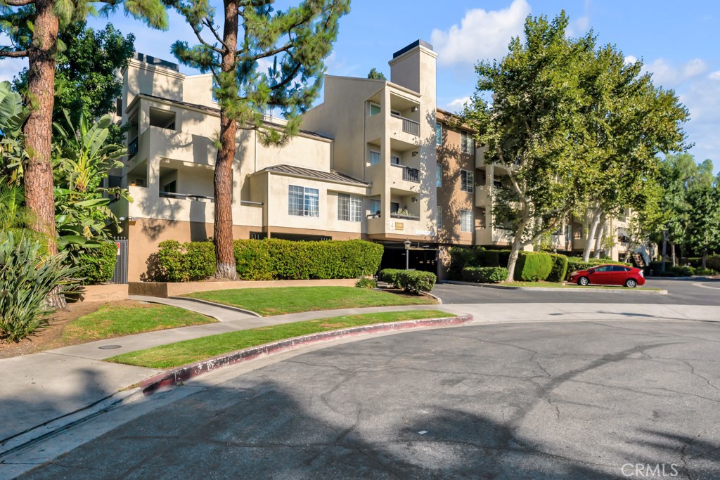 Experience upscale, resort-style living in one of the most prestigious and sought-after communities in the area. Nestled within a 24-hour guard-gated enclave, this beautifully remodeled 2-bedroom, 2-bathroom unit offers comfort, style, and convenience. Step into a bright and airy living space featuring a cozy fireplace, and sleek upgraded flooring throughout. The open-concept kitchen has been thoughtfully designed with modern cabinetry, stainless steel appliances, stylish lighting, and ample counter space—perfect for cooking and entertaining. Both bedrooms are generously sized and offer excellent closet space, while the remodeled bathrooms showcase contemporary finishes for a clean, modern feel and enjoy the convenience of a new washer/dryer and refrigerator in the unit! As a resident of The MET, you’ll have access to an unmatched array of amenities including Multiple resort-style pools and spas, Six night-lit tennis courts, Fully equipped fitness center, Indoor racquetball and basketball courts, Children’s playground, Outdoor seating areas and beautifully landscaped grounds! Located just minutes from Westfield Topanga, The Village, and a short stroll to Ventura Boulevard's shops and restaurants, this is city living with a private, tranquil twist. Welcome to The MET at Warner Center – Resort-Style Living in the Heart of Woodland Hills! Don’t miss your opportunity to lease this exceptional home in a prime Warner Center location.