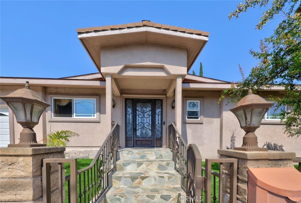 6415 Varna Avenue, Van Nuys CA 91401