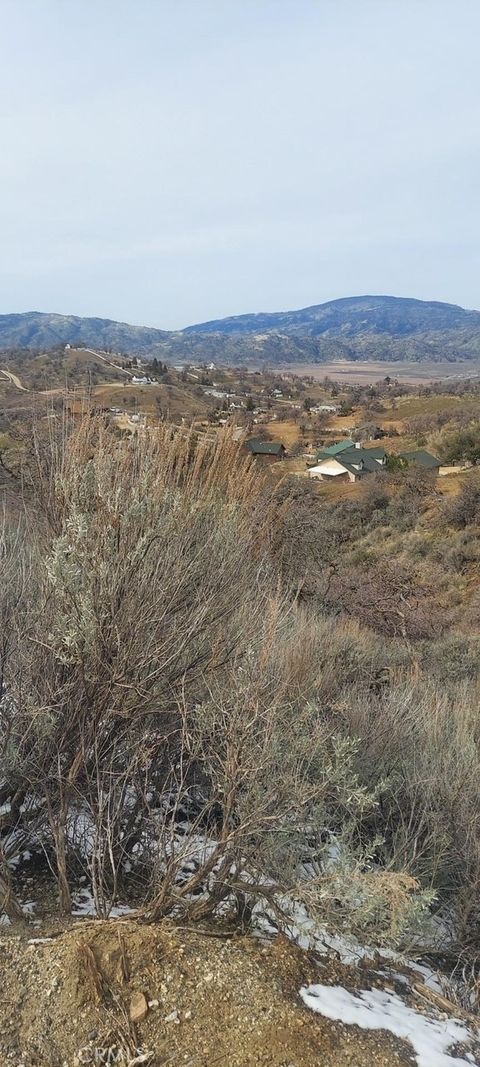 Photo of 18020 Matterhorn Court, Tehachapi, CA 93561 (MLS # CV23100214)