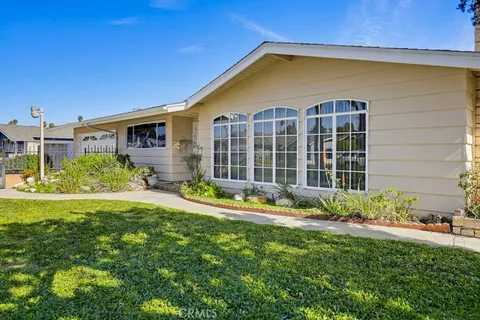 1934 S Robert Lane, Anaheim, CA 92802 - MLS#: OC26010323