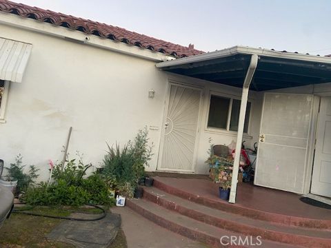 Photo of 623 W Hedges Avenue, Fresno, CA 93728 (MLS # RS26078000)
