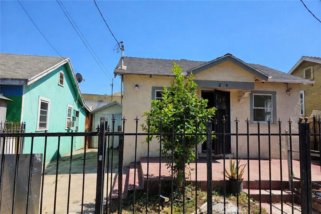 Photo of 224 N Bixel St, Los Angeles, CA 90026 (MLS # SR26074437)