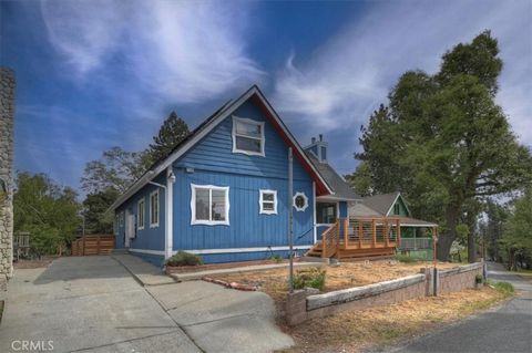 Photo of 22680 Valley View Dr, Crestline, CA 92325 (MLS # IG26083825)