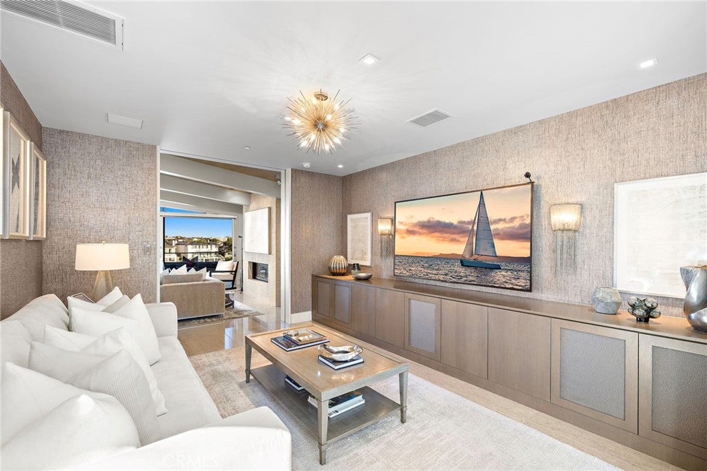 232 Hazel, Corona Del Mar CA 92625 - Photo 17