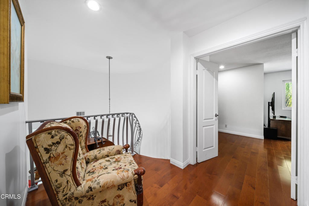967 Avenida Loma Vista