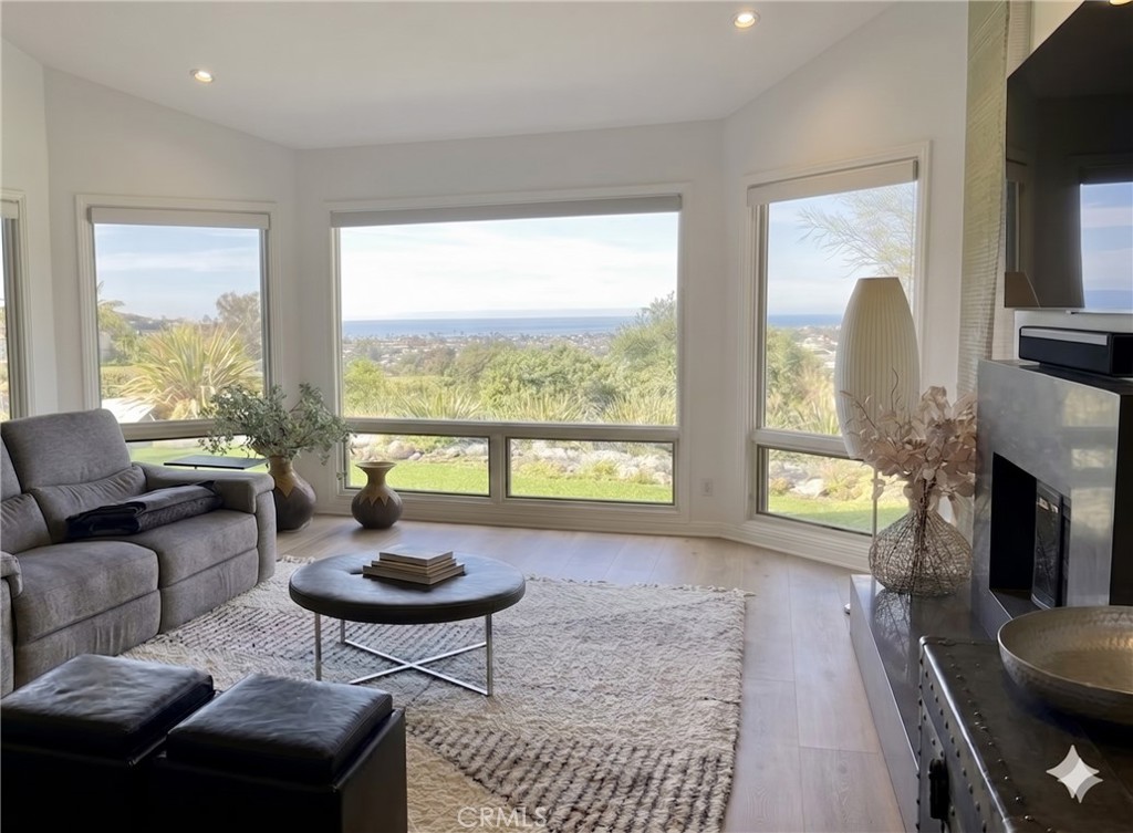 2852 Via Amapola