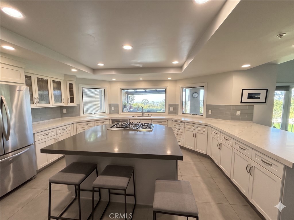 2852 Via Amapola