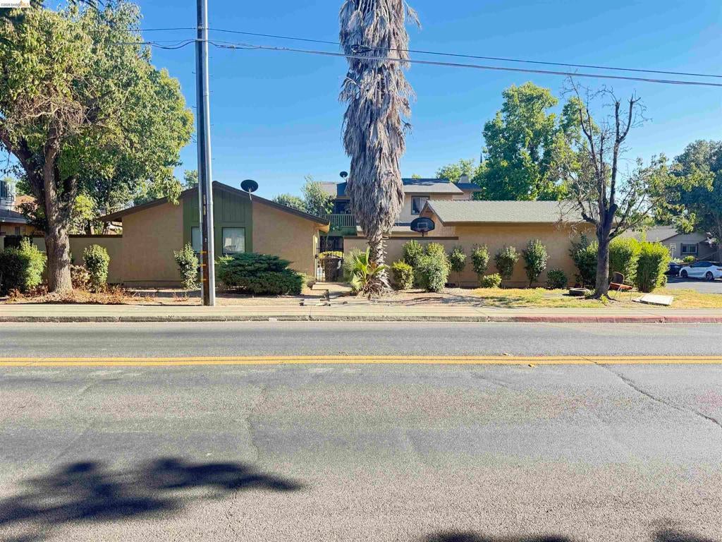 2424 Ellison Dr