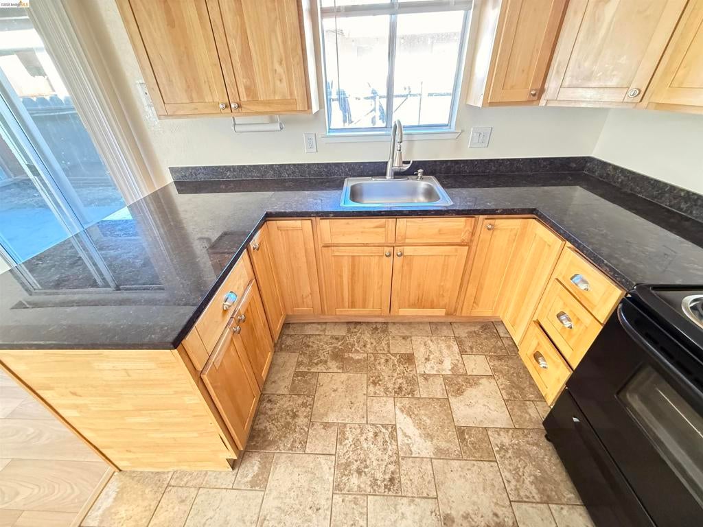 2424 Ellison Dr
