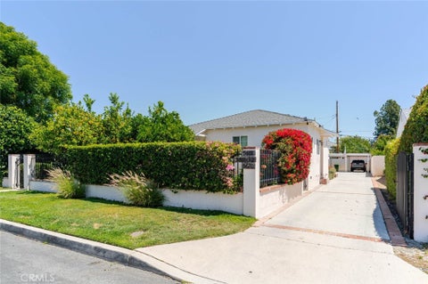 Photo of 5618 Riverton Avenue, North Hollywood, CA 91601 (MLS # GD26098026)