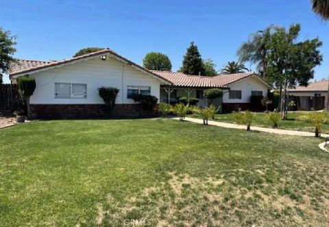 Photo of 5817 Olive Dr, Bakersfield, CA 93308 (MLS # DW26093101)