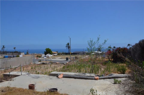 Photo of 18449 Kingsport Dr, Malibu, CA 90265 (MLS # OC26048613)