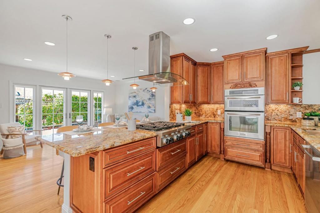 listing image 130720645648573304383