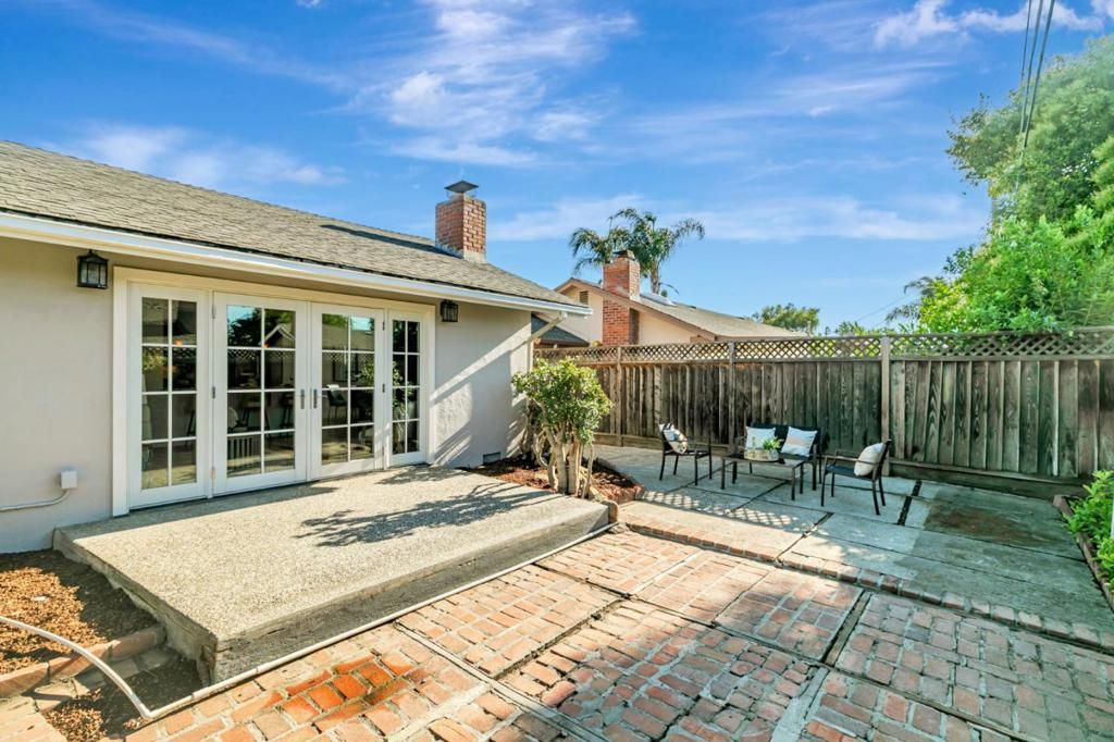 listing image 130725526366799441589