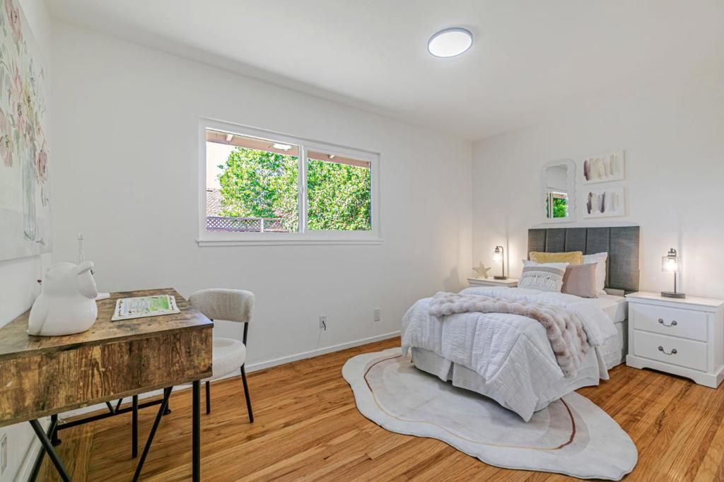 listing image 130729567584816047667