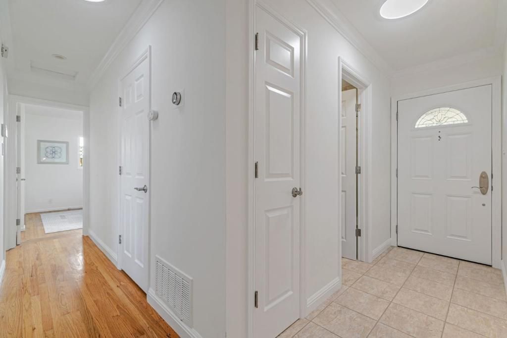 listing image 130722078481408835752