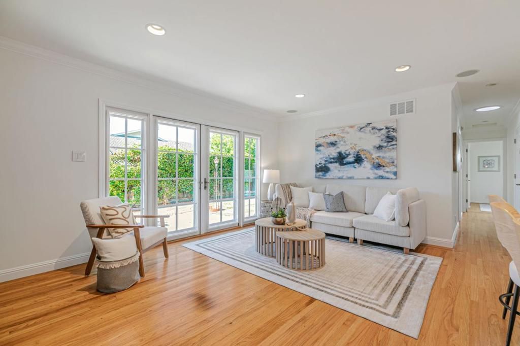 listing image 130723582368025021762