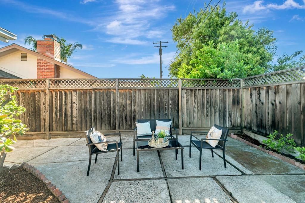 listing image 130729478921352330449