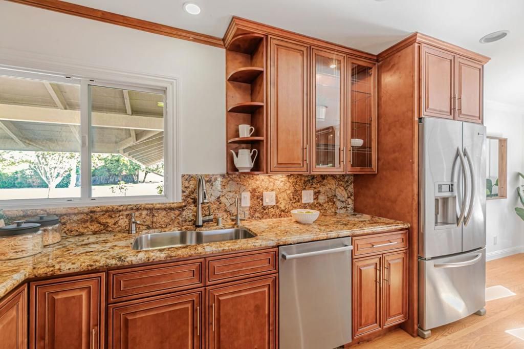listing image 130725600533654460575
