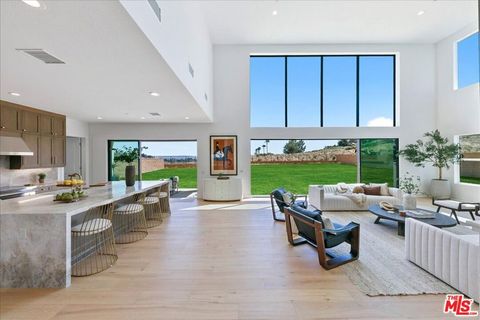 Photo of 22810 Seaqua Circle, Chatsworth, CA 91311 (MLS # 26790403)