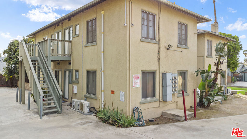 4562 Orange Street