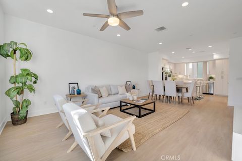 Photo of 10832 W Riverton Court, North Hollywood, CA 91602 (MLS # SR26054040)