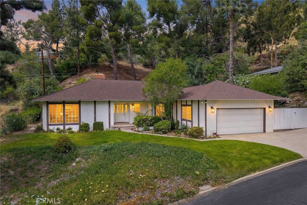 Photo of 5213 Crown Avenue, La Canada Flintridge, CA 91011 (MLS # WS26056100)