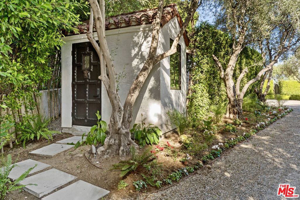 8159 Hollywood Boulevard