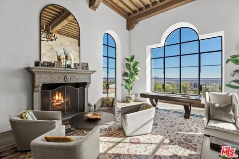 Photo of 8159 Hollywood Boulevard, Los Angeles, CA 90069 (MLS # 26654519)